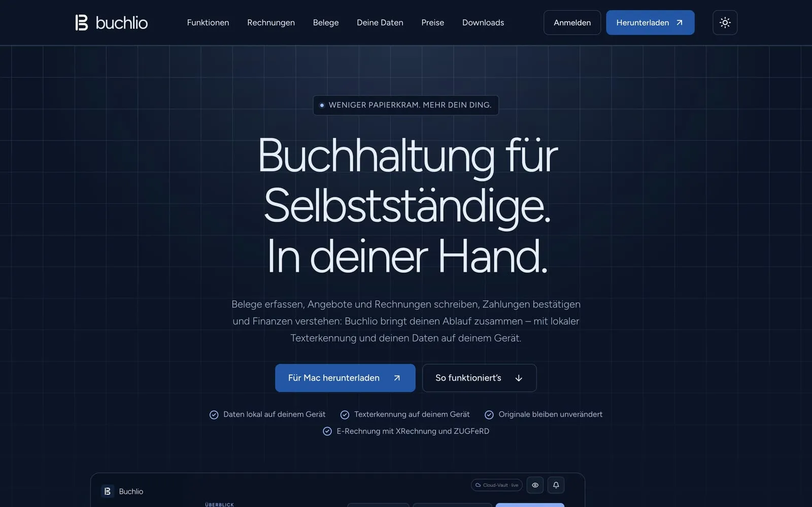 Website von Buchlio im dunklen Design mit der Überschrift „Buchhaltung für Selbstständige. In deiner Hand.“ und dem Button „Für Mac herunterladen“